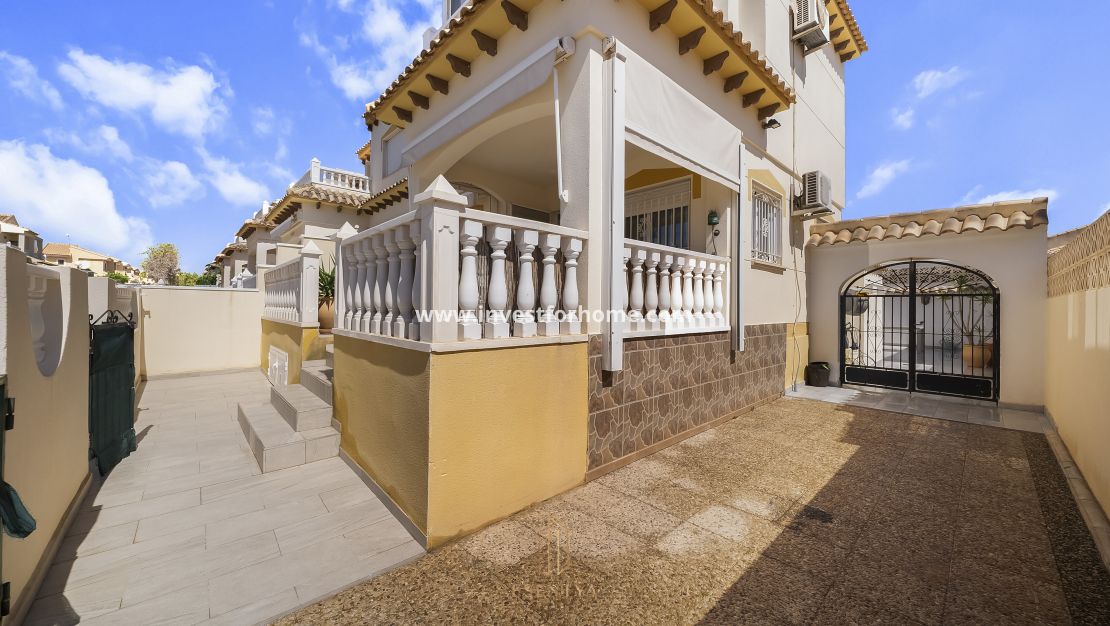 Sale - House - Orihuela Costa - Playa Flamenca