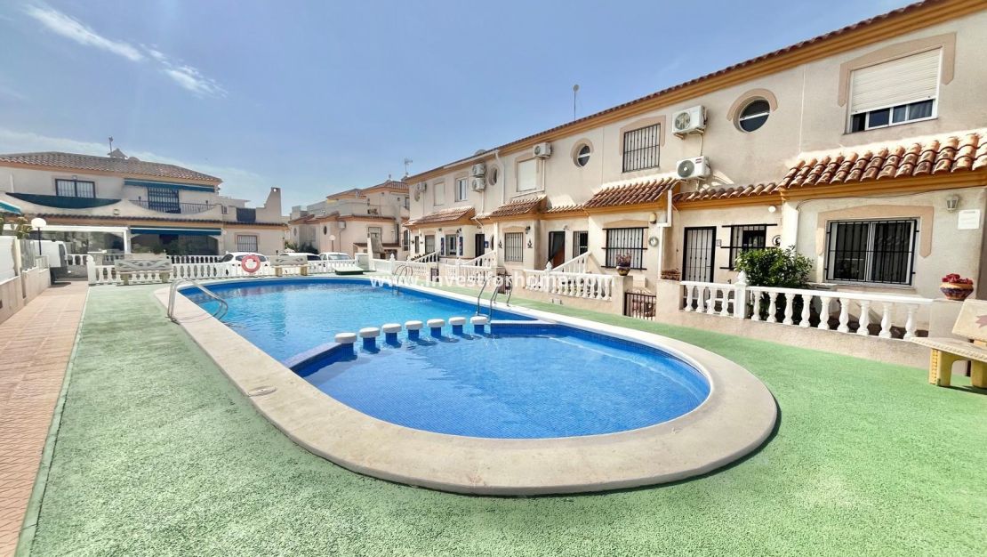 Sale - House - Orihuela Costa - Playa Flamenca