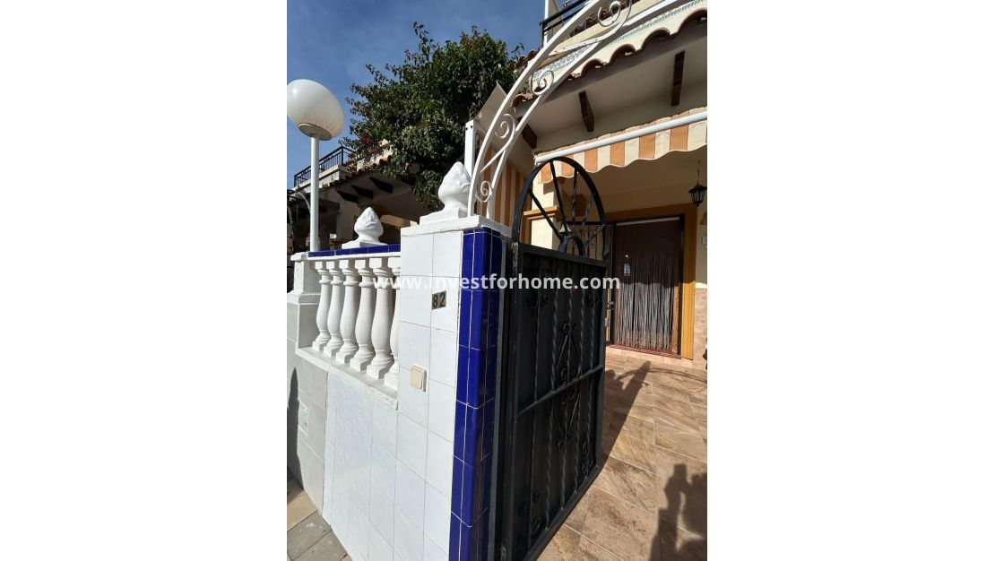 Sale - House - Orihuela Costa - Punta Prima