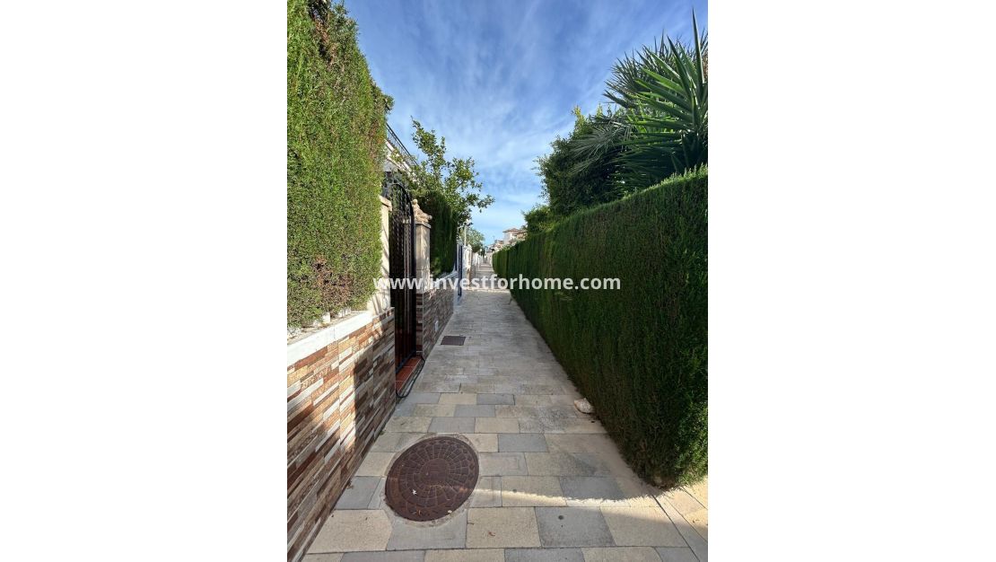 Sale - House - Orihuela Costa - Punta Prima