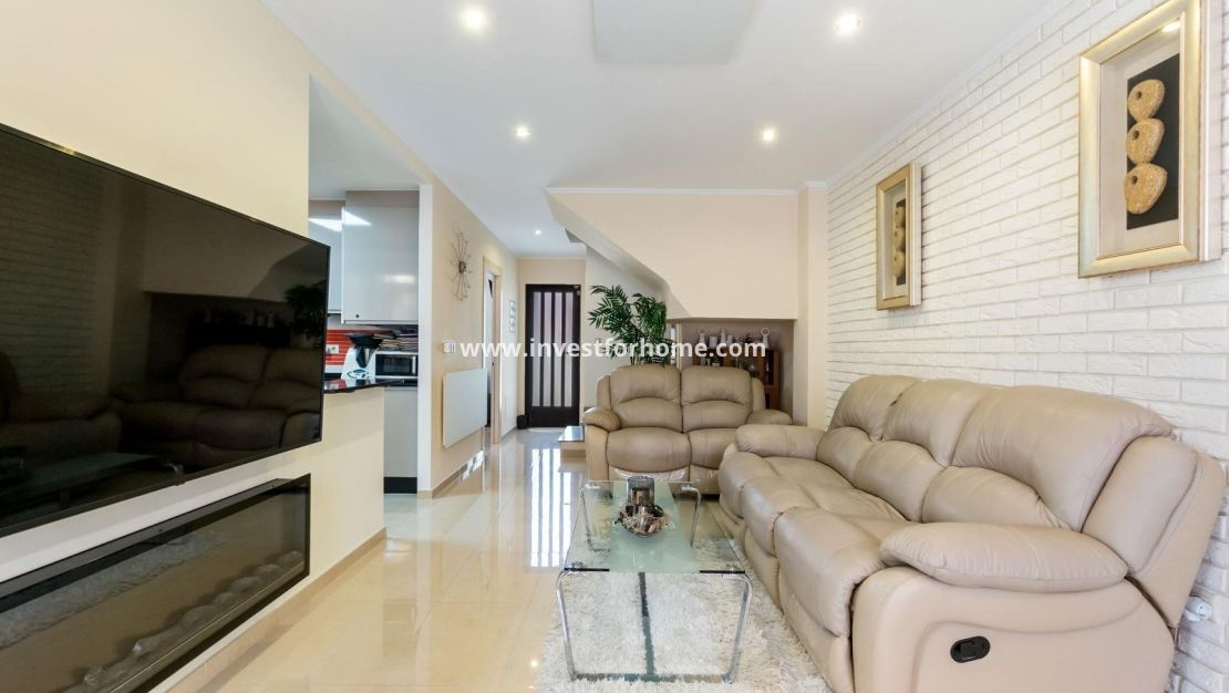 Sale - House - Torrevieja - aguas nuevas