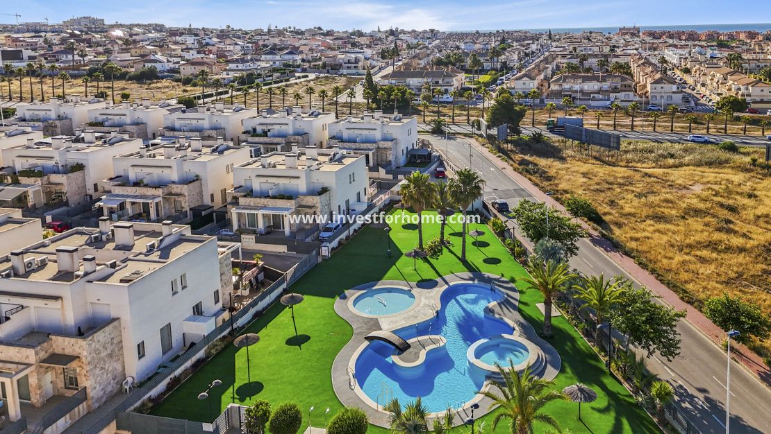 Sale - House - Torrevieja - aguas nuevas
