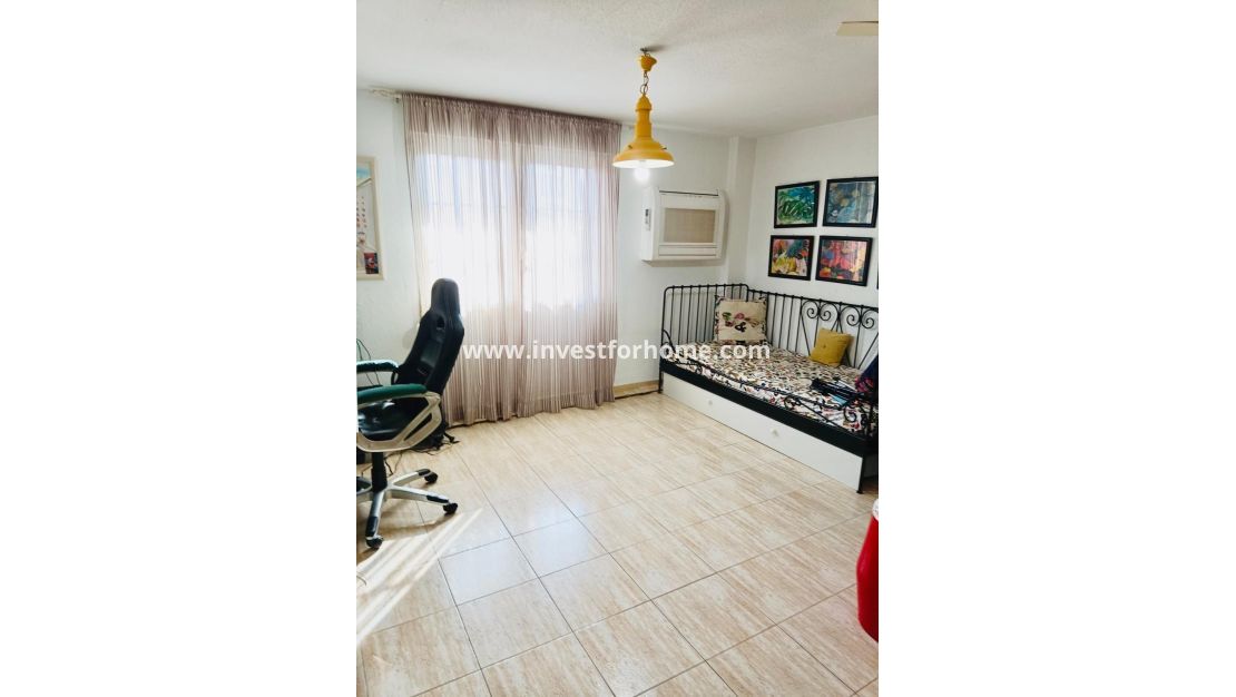 Sale - House - Torrevieja - Centro