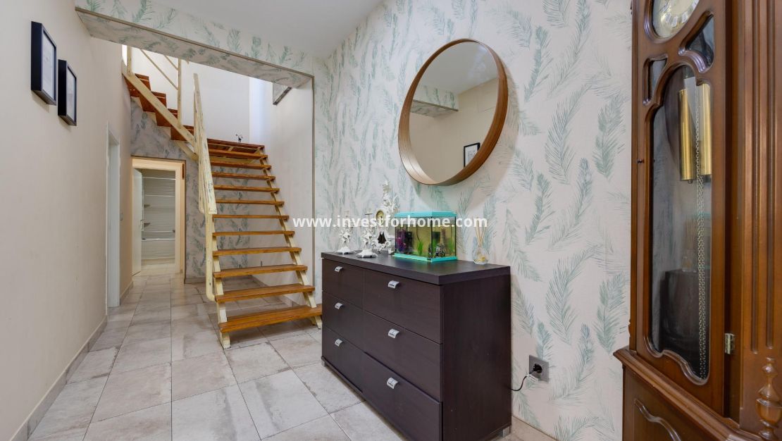 Sale - House - Torrevieja - Centro