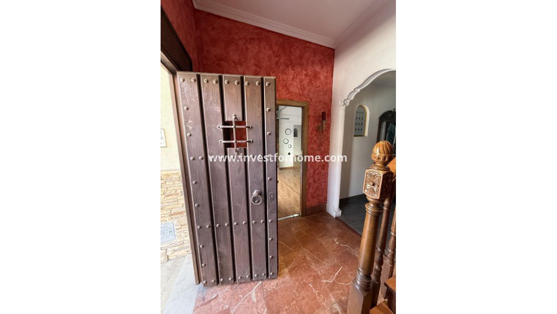 Sale - House - Torrevieja - Centro