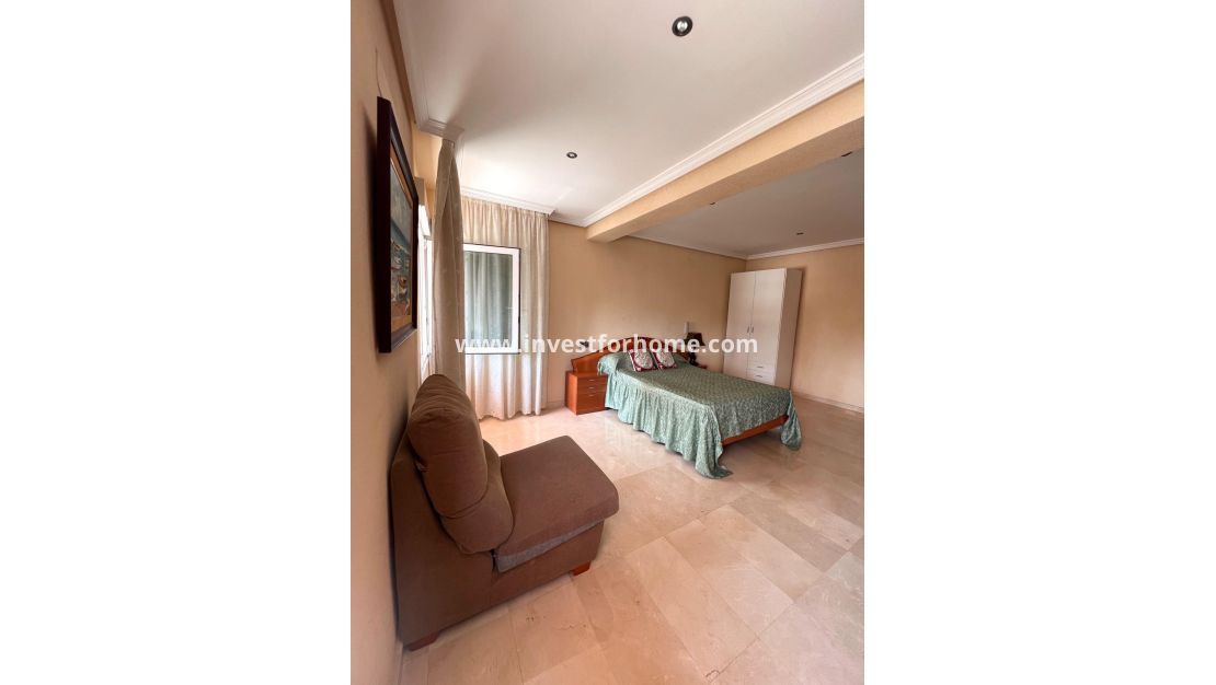 Sale - House - Torrevieja - Centro