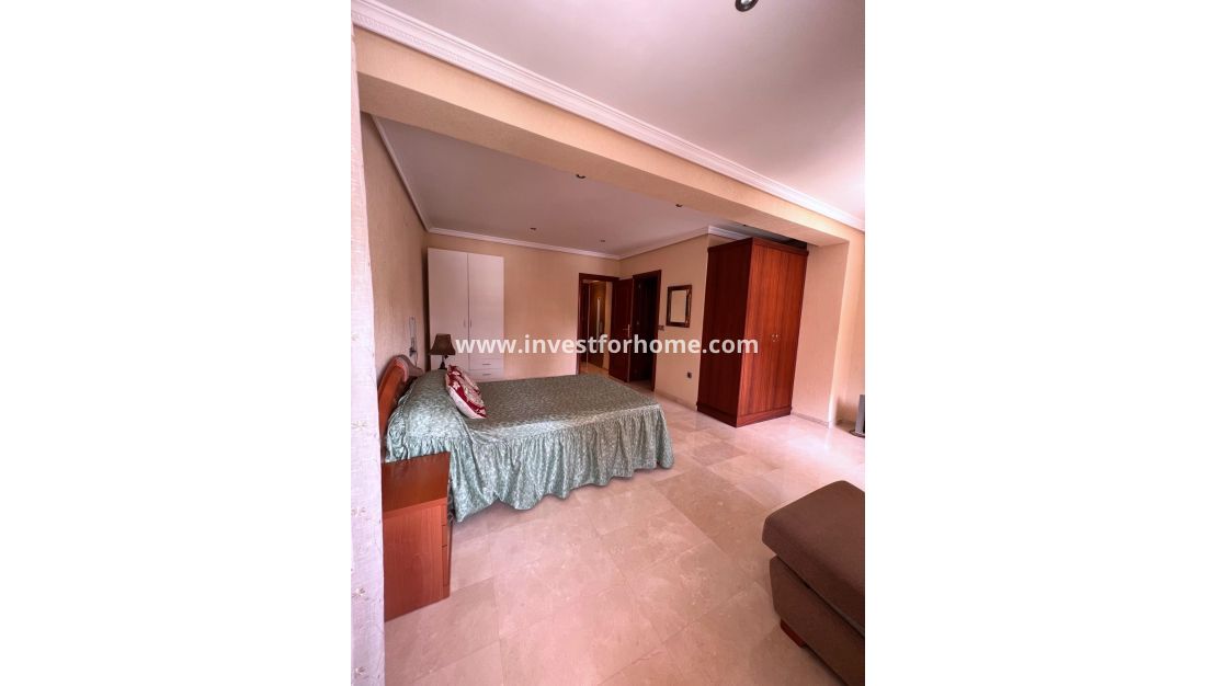 Sale - House - Torrevieja - Centro