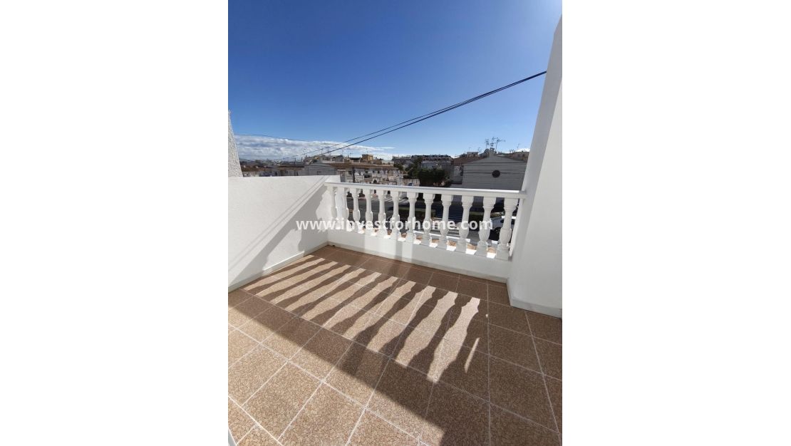 Sale - House - Torrevieja - Centro