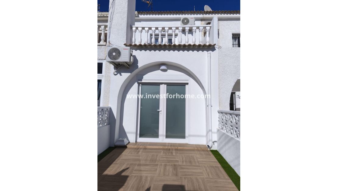 Sale - House - Torrevieja - Centro