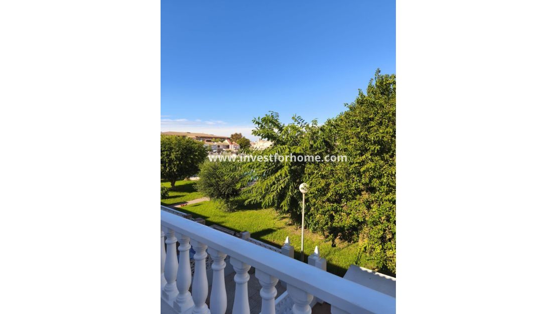 Sale - House - Torrevieja - Centro