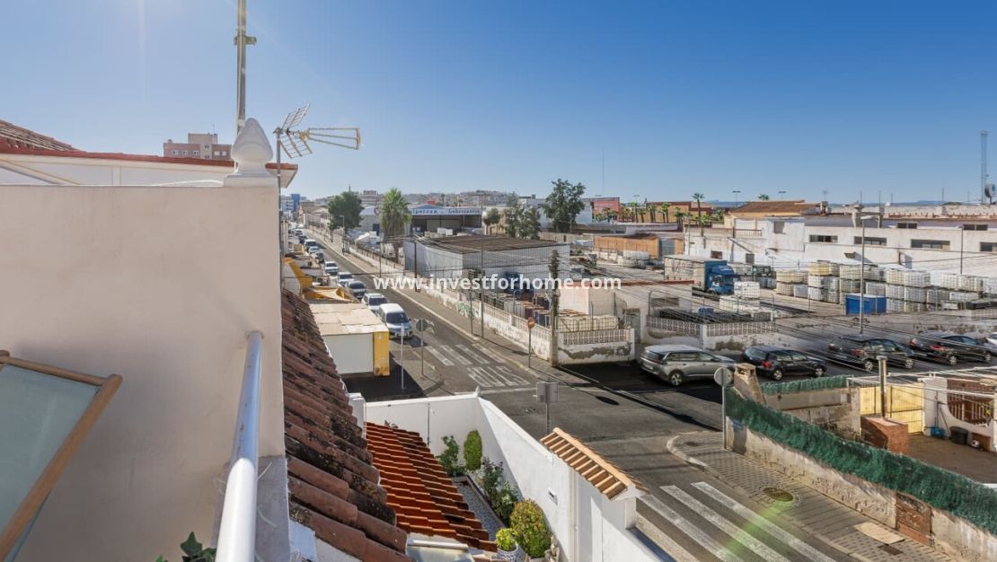 Sale - House - Torrevieja - Centro