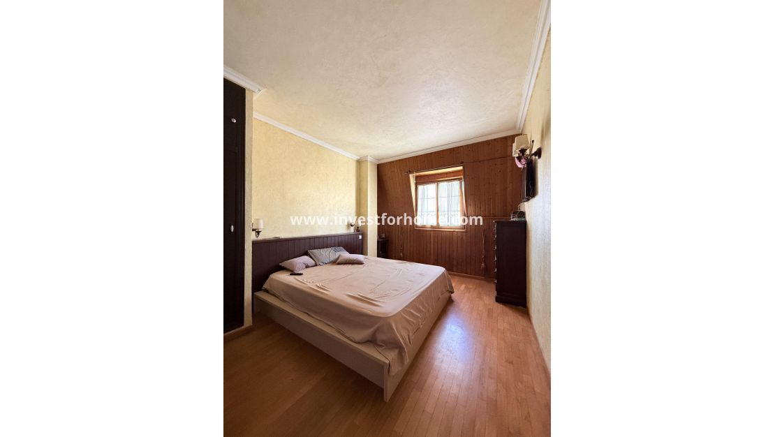 Sale - House - Torrevieja - Centro