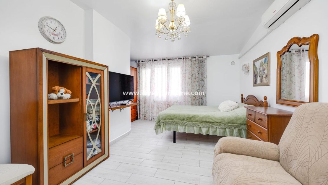 Sale - House - Torrevieja - Playa de los Locos