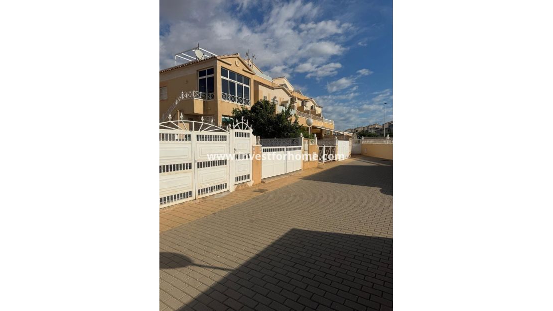 Sale - House - Torrevieja - Torrelamata - La Mata