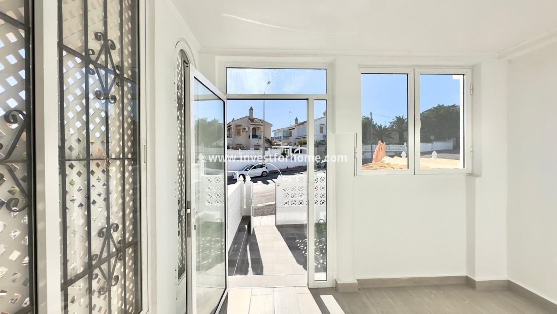 Sale - House - Torrevieja - Torrelamata - La Mata