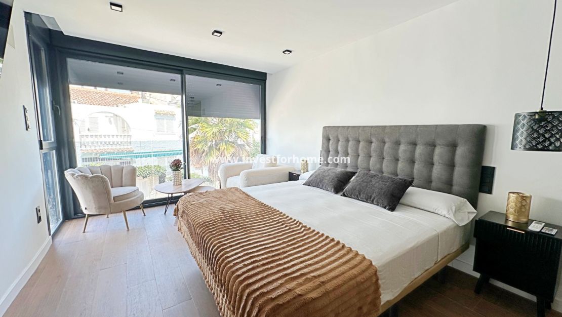 Sale - House - Torrevieja