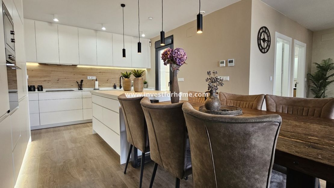 Sale - Villa - Dolores - Sector 4