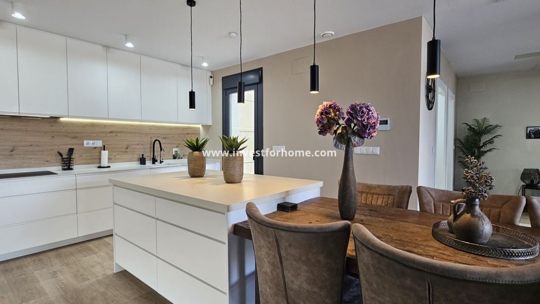 Sale - Villa - Dolores - Sector 4