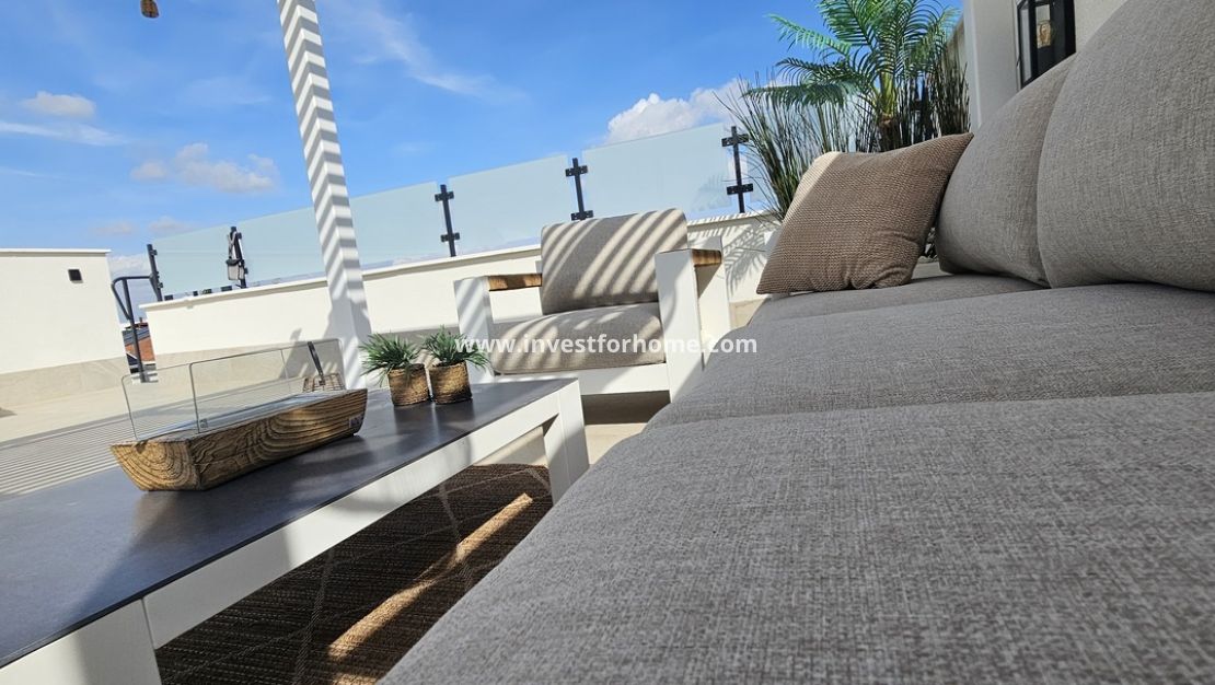 Sale - Villa - Dolores - Sector 4