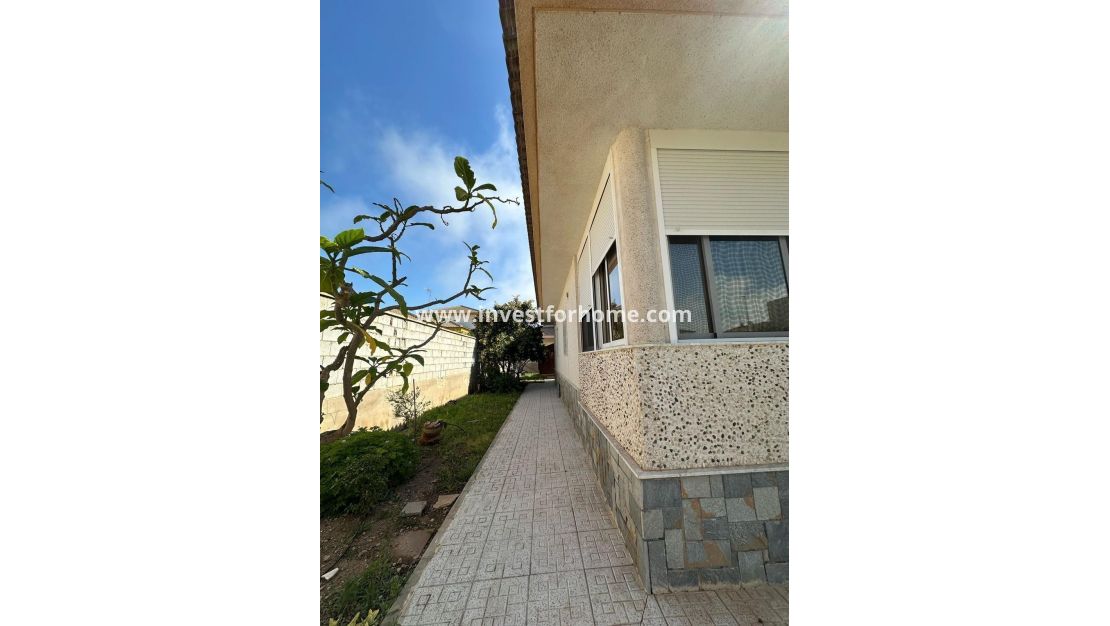 Sale - Villa - Los Alcázares - Las Lomas Del Rame-bahía Bella