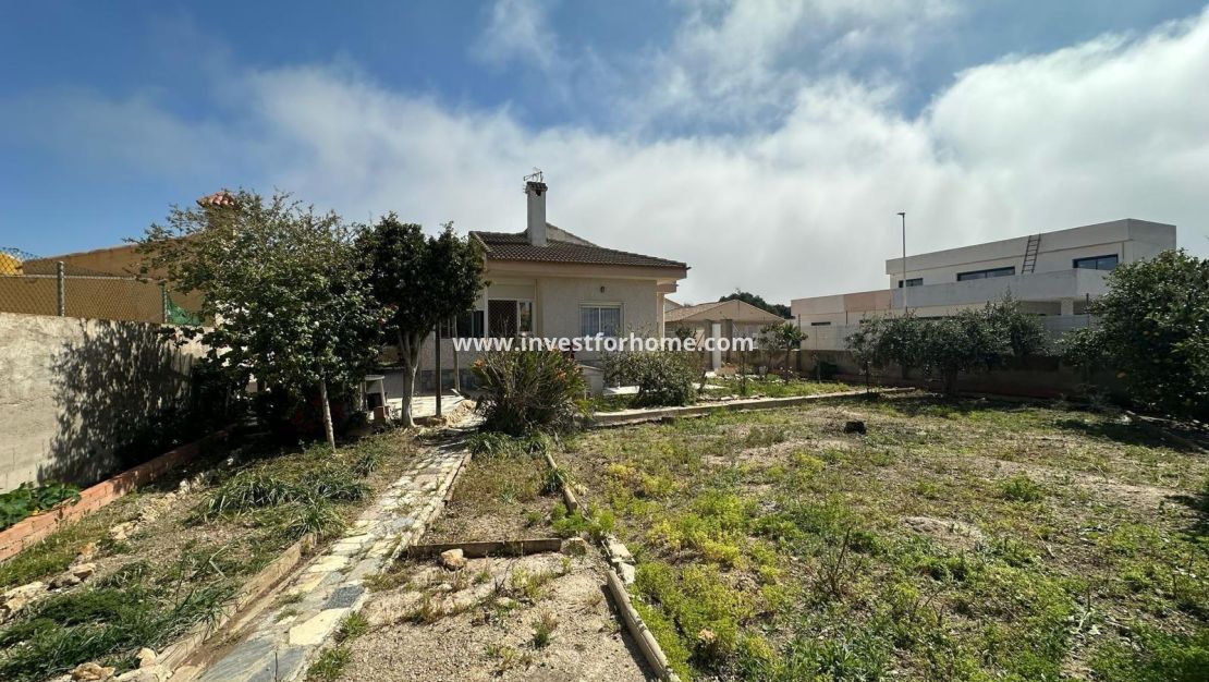 Sale - Villa - Los Alcázares - Las Lomas Del Rame-bahía Bella