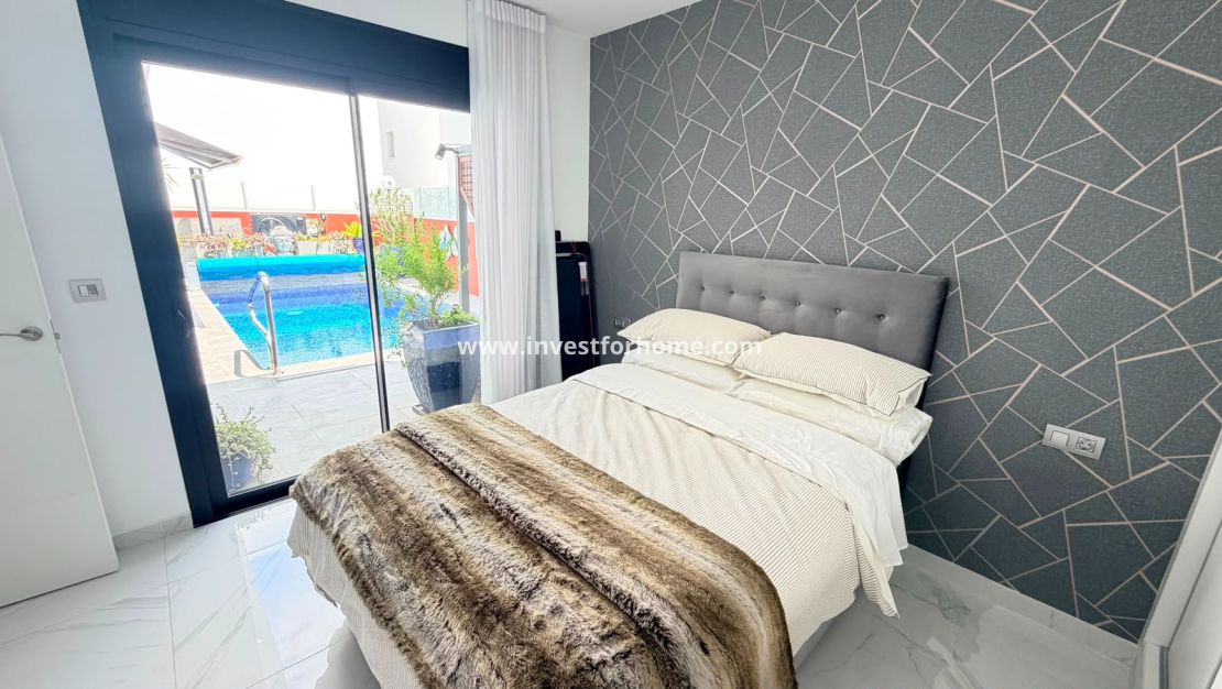 Sale - Villa - Los Montesinos - Costa Blanca
