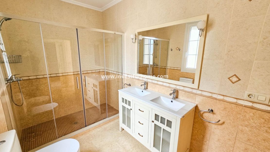 Sale - Villa - Orihuela Costa - Cabo Roig