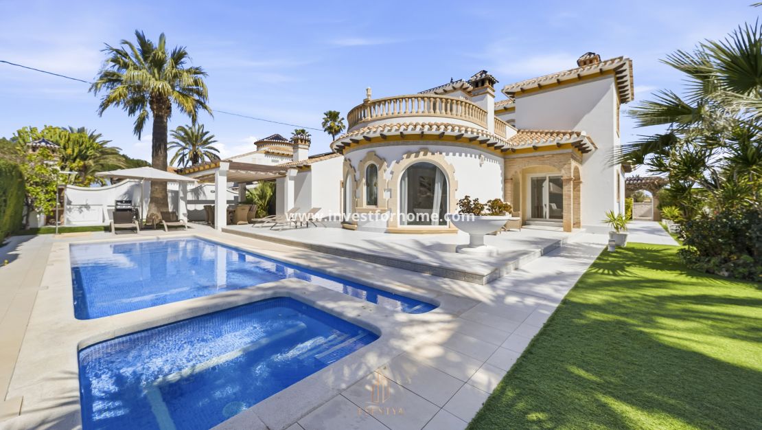 Sale - Villa - Orihuela Costa - Cabo Roig
