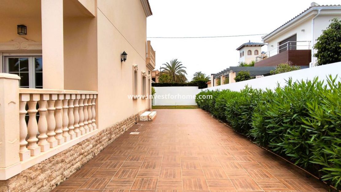 Sale - Villa - Orihuela Costa - Cabo Roig