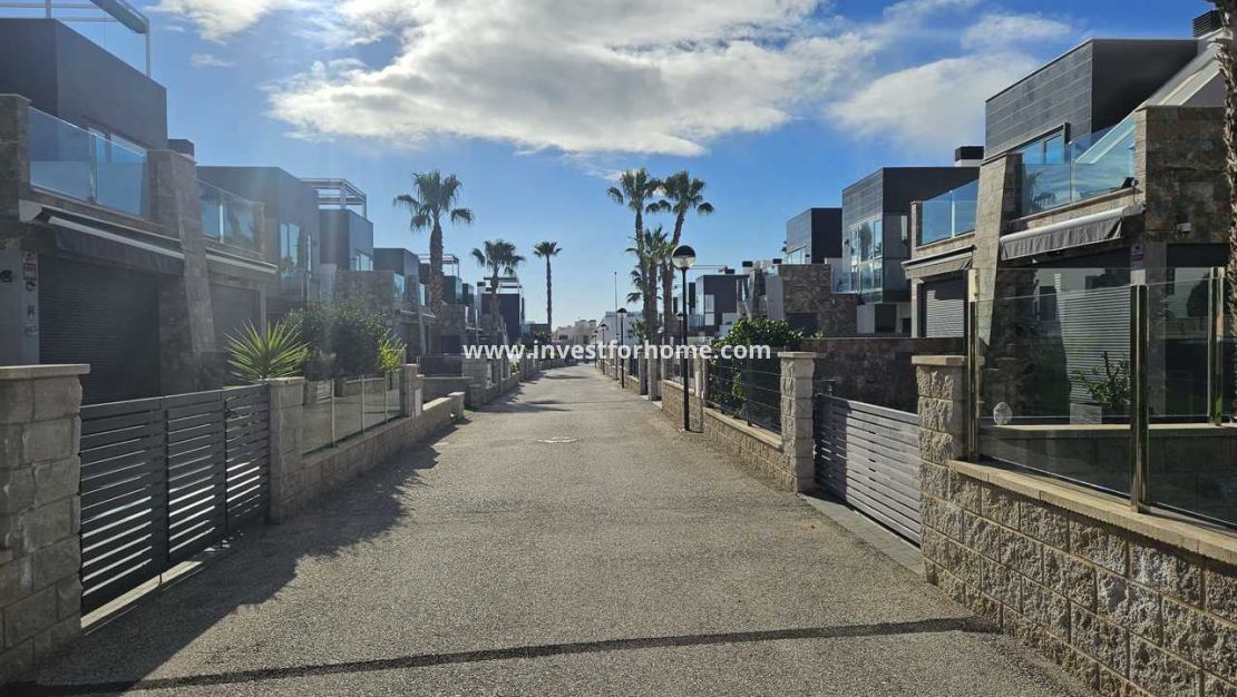 Sale - Villa - Orihuela Costa - Costa Blanca