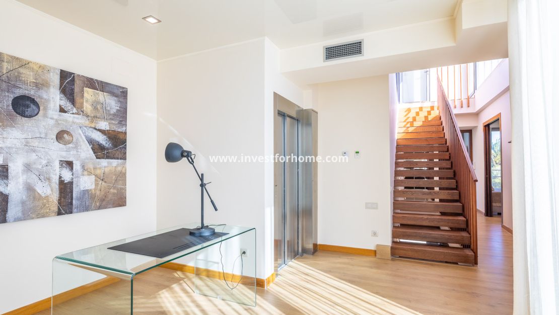 Sale - Villa - Orihuela Costa - La Zenia