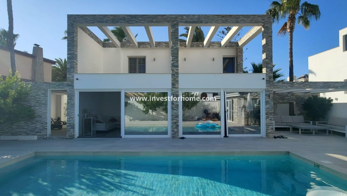 Sale - Villa - Orihuela Costa - La Zenia