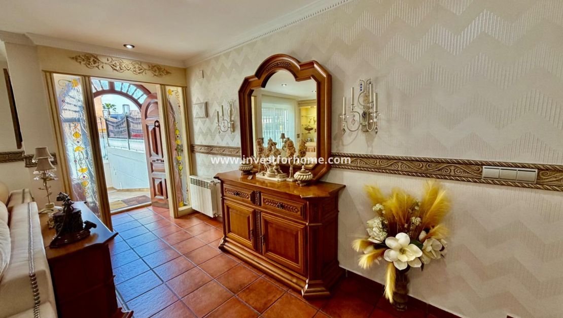 Sale - Villa - Orihuela Costa - La Zenia