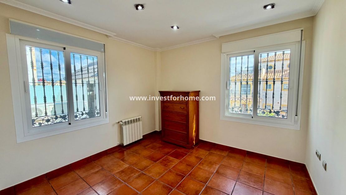 Sale - Villa - Orihuela Costa - La Zenia