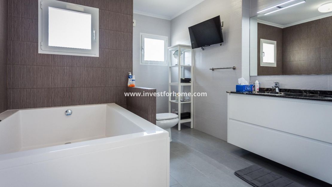 Sale - Villa - Orihuela Costa - Lomas De Campoamor Golf