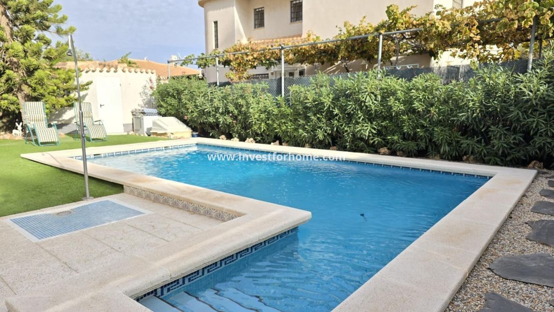 Sale - Villa - Orihuela Costa - Playa Flamenca