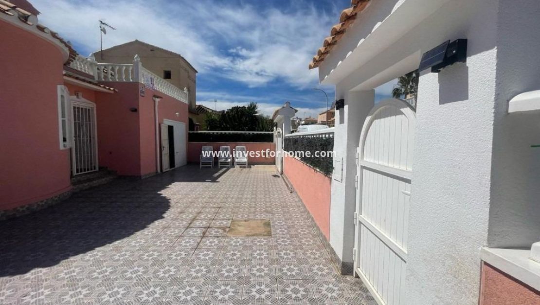 Sale - Villa - Orihuela Costa - Playa Flamenca