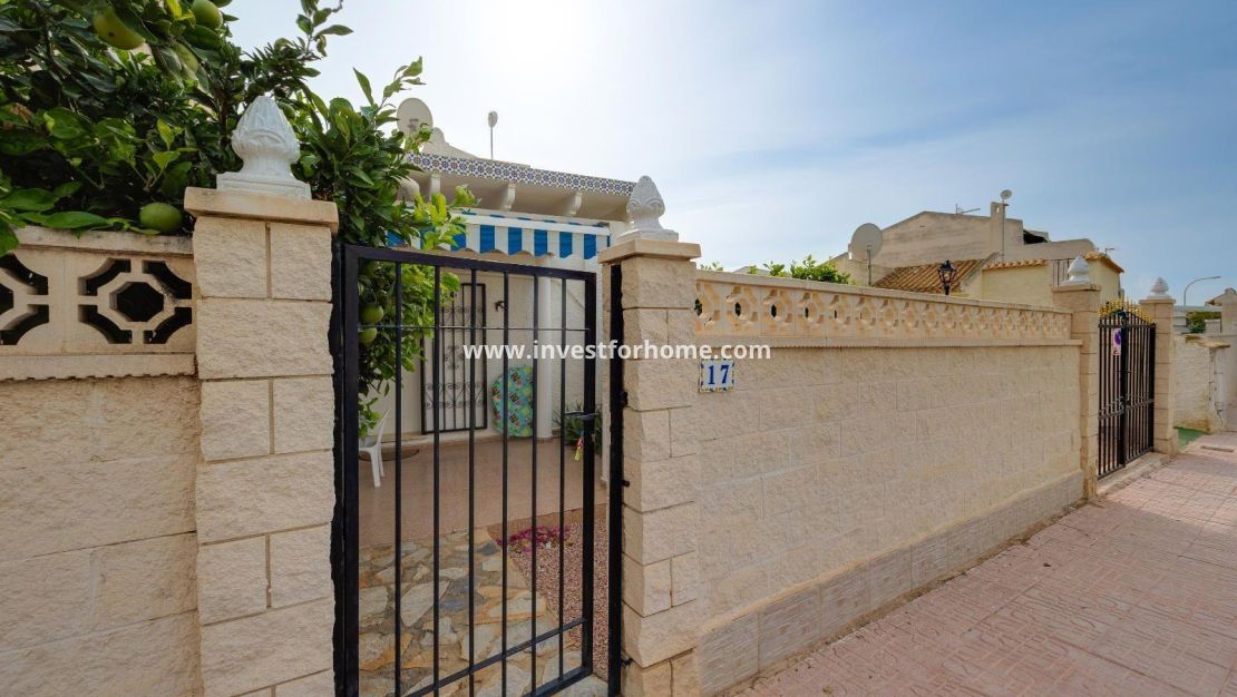 Sale - Villa - Orihuela Costa - Playa Flamenca