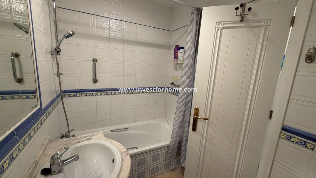 Sale - Villa - Orihuela Costa - Playa Flamenca