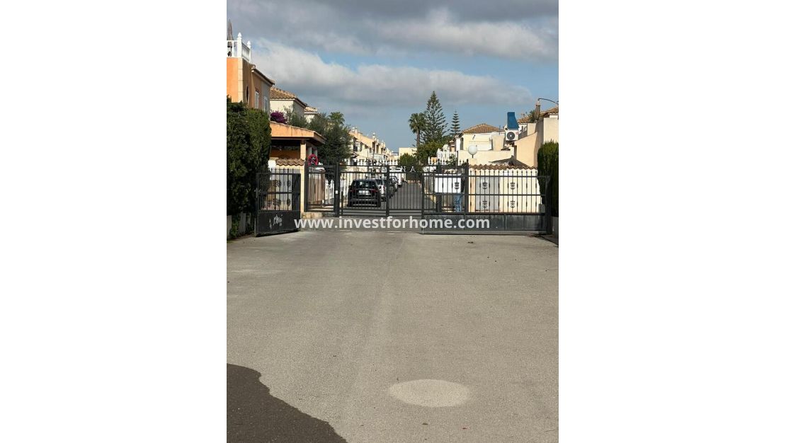 Sale - Villa - Orihuela Costa - Playa Flamenca