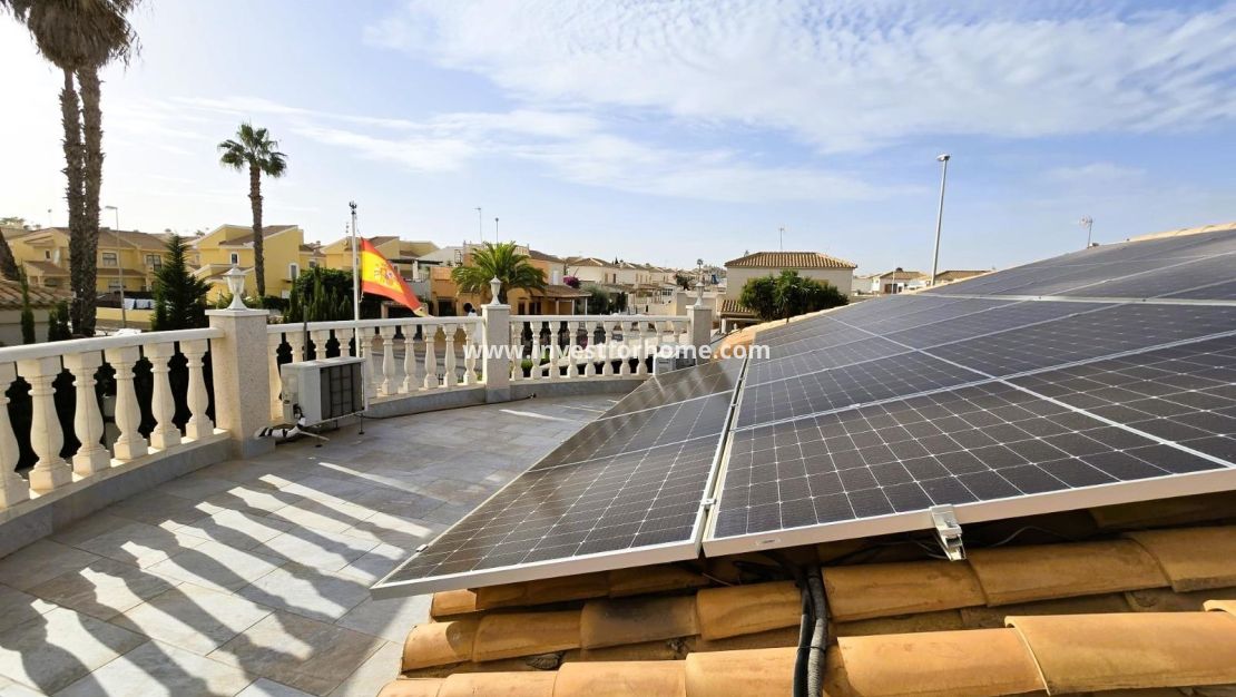 Sale - Villa - Orihuela Costa - Playa Flamenca