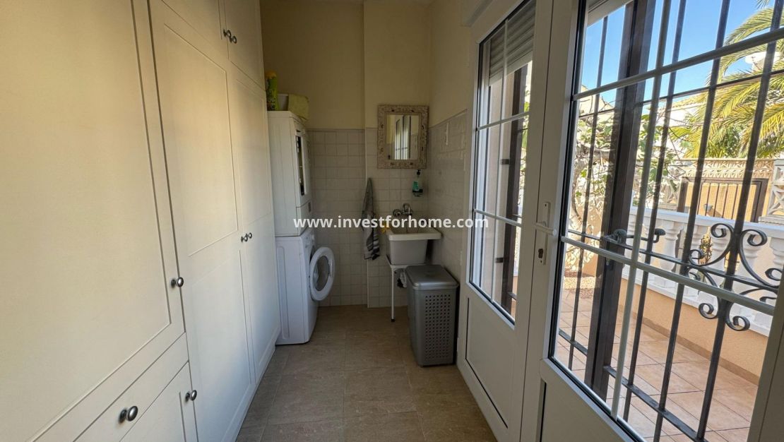 Sale - Villa - Orihuela Costa - Playa Flamenca