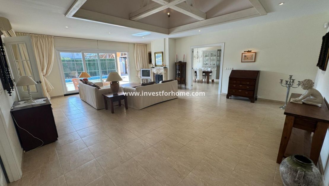 Sale - Villa - Orihuela Costa - Playa Flamenca