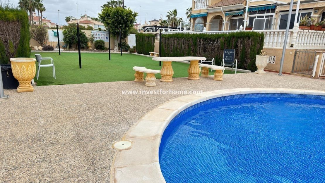 Sale - Villa - Orihuela Costa - Playa Flamenca