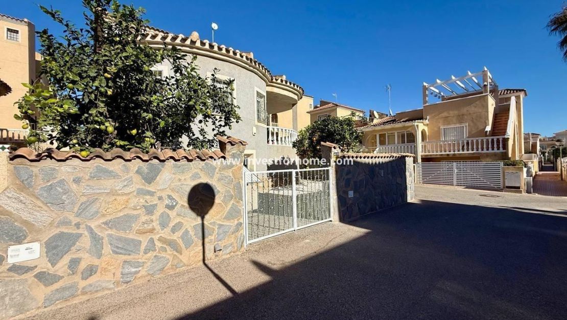 Sale - Villa - Orihuela Costa - Playa Flamenca