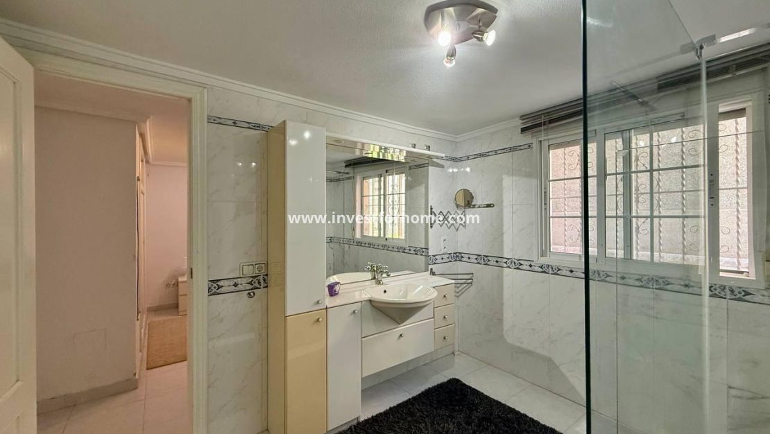 Sale - Villa - Orihuela Costa - Playa Flamenca