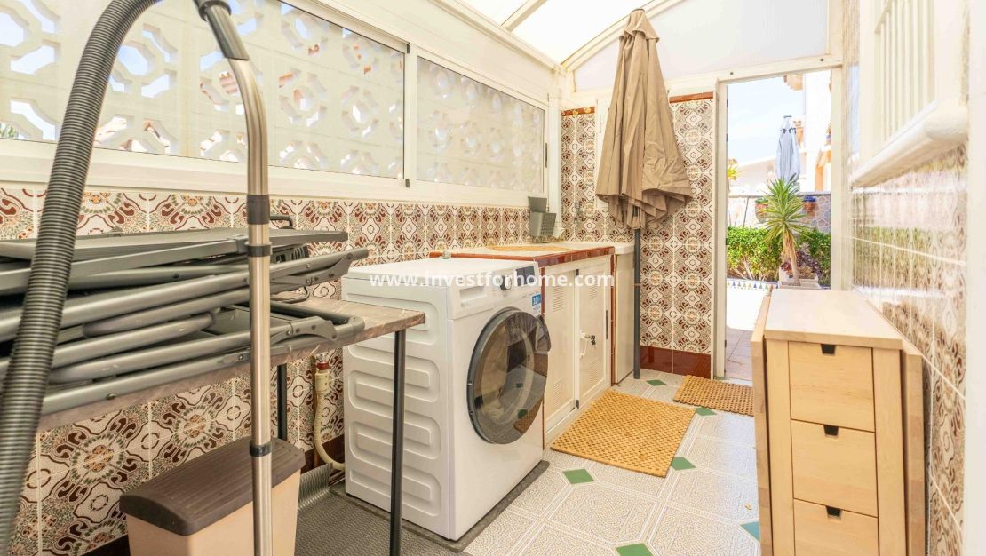 Sale - Villa - Orihuela Costa - Punta Prima