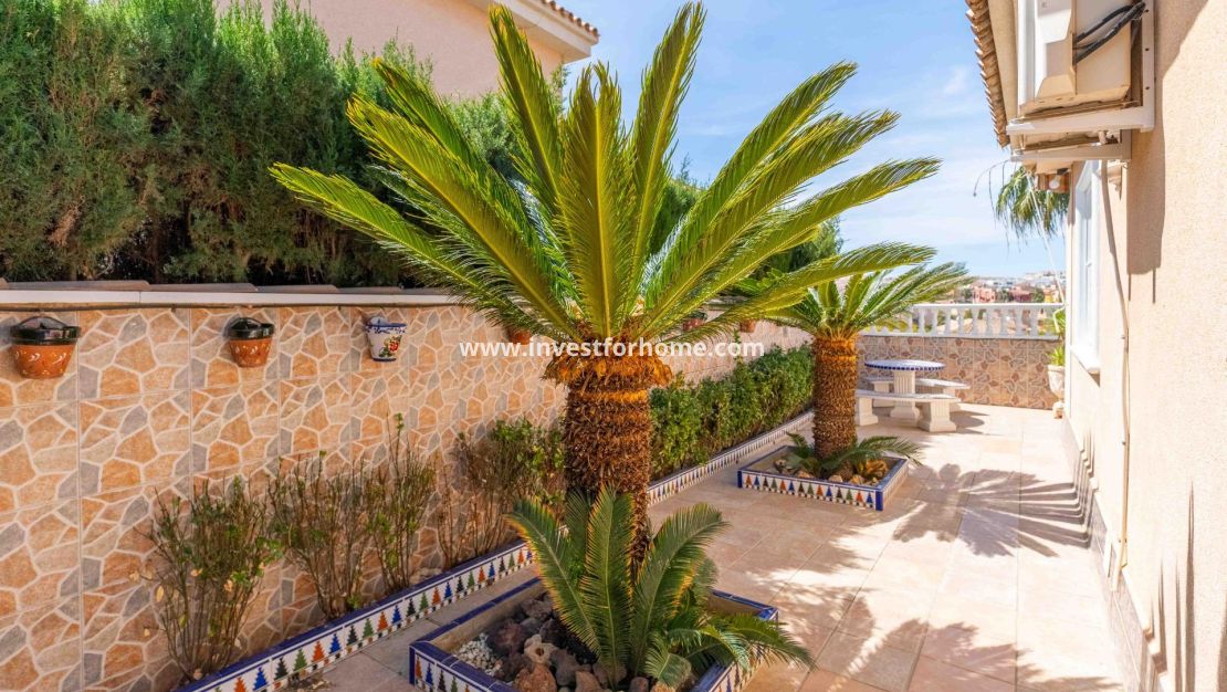 Sale - Villa - Orihuela Costa - Punta Prima