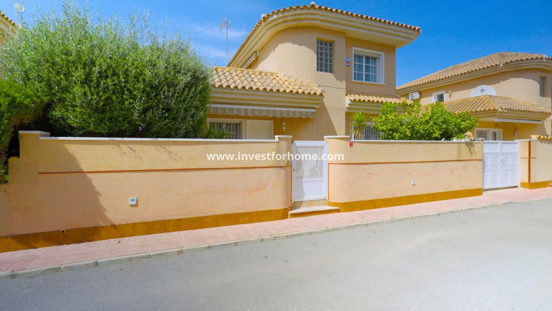 Sale - Villa - Orihuela Costa - Punta Prima