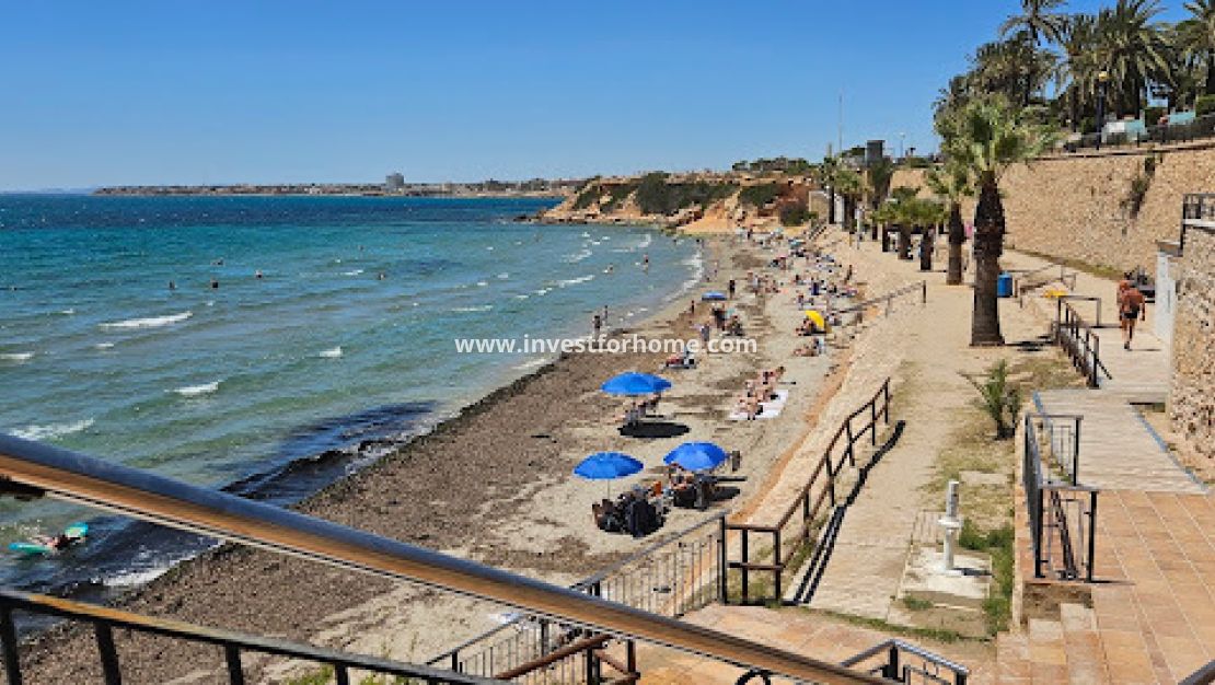 Sale - Villa - Orihuela Costa - Punta Prima